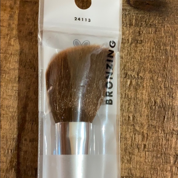Elf Bronzer and Brush - Picture 5 of 5